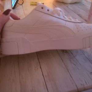 White puma sneakers